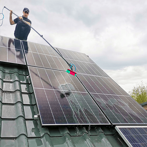 Mycie paneli fotowoltaicznych dla lepszej wydajności instalacji